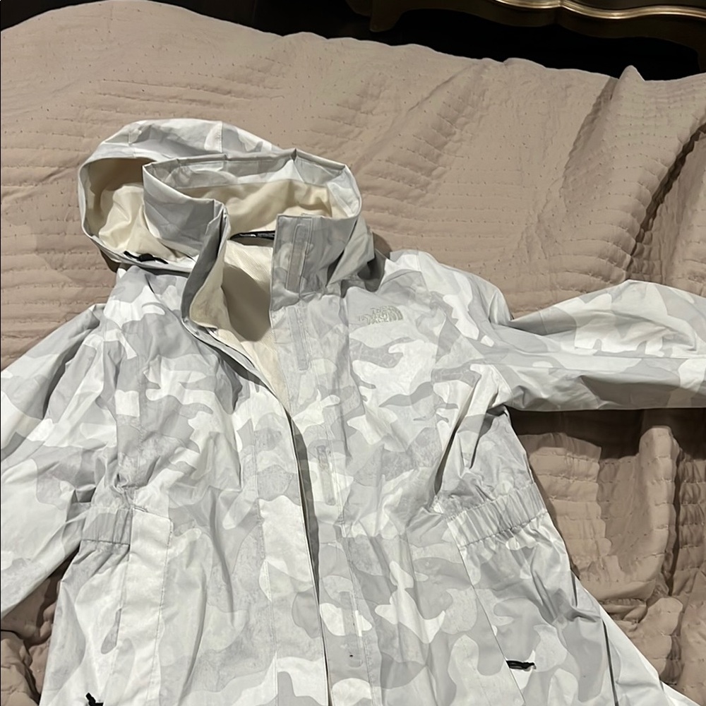 The North Face Camo Jacket- NWOT- perfect condition- Large